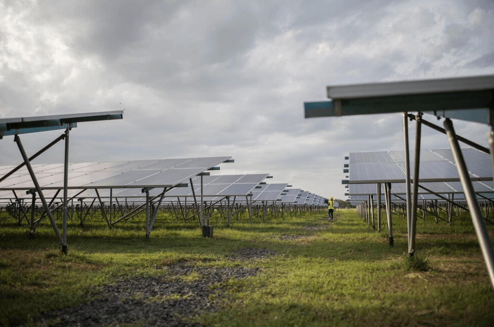 Placas solares ao ar livre