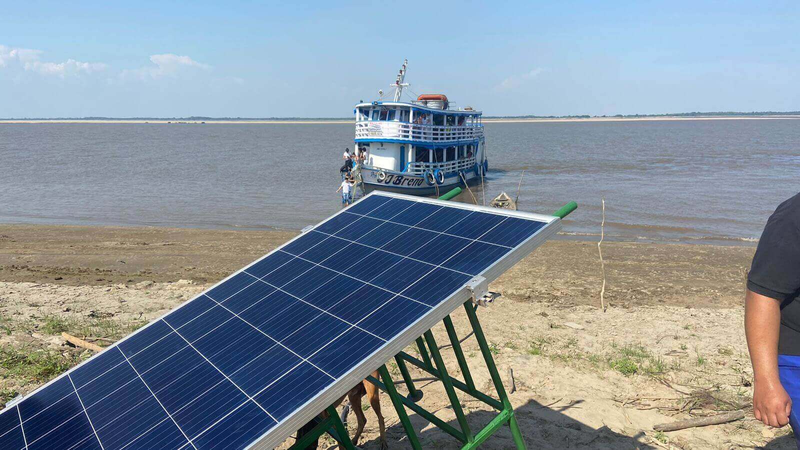Painel Fotovoltaico utilizado em case de bombeamento de &aacute;gua da NeoSolar.